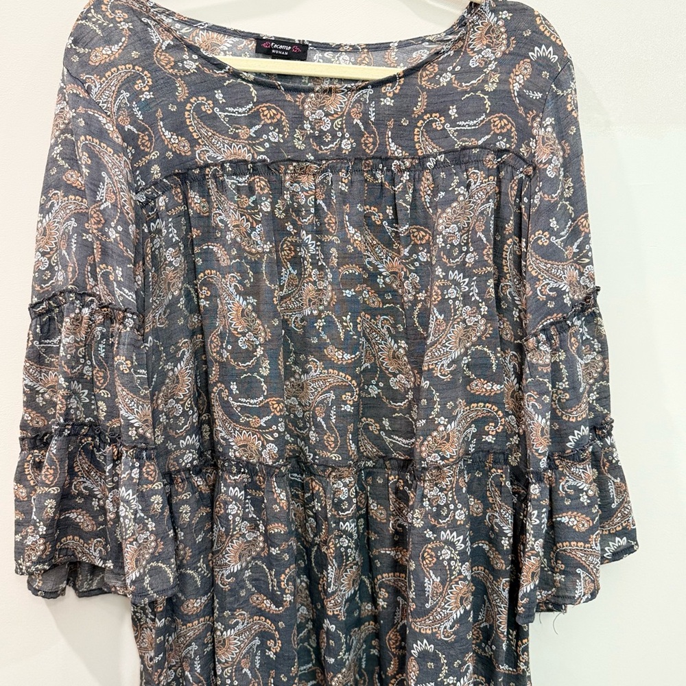 Cocomo Gray Paisley Blouse